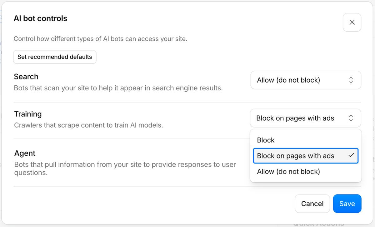 Ventana AI bot controls de Cloudflare de julio de 2026 con los controles Search, Training y Agent y el desplegable de Training abierto con las opciones Block, Block on pages with ads y Allow