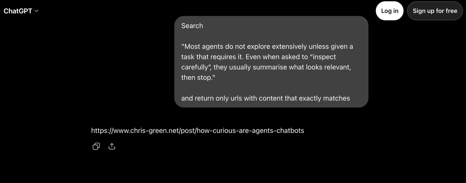 Captura de ChatGPT sin sesión iniciada con un prompt que dice Search, seguido de un pasaje entrecomillado de unas 27 palabras sobre el comportamiento de los agentes, y la línea and return only urls with content that exactly matches; debajo, la respuesta es una única URL de chris-green.net